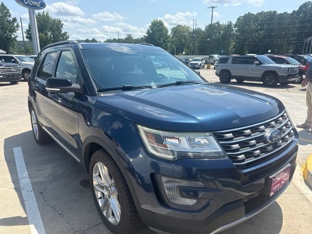 Certified 2017 Ford Explorer XLT w/ Equipment Group 202A FWD image 3
