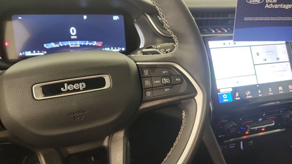 Used 2024 Jeep Grand Cherokee Limited AWD/4WD image 21