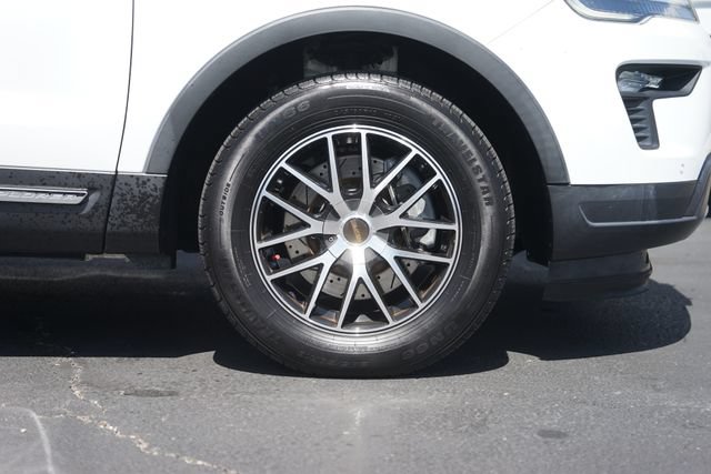 Certified 2019 Ford Explorer XLT w/ Equipment Group 202A FWD image 4