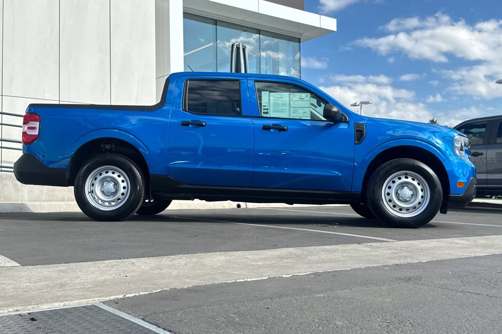 Certified 2025 Ford Maverick XL w/ Equipment Group 101A image 2