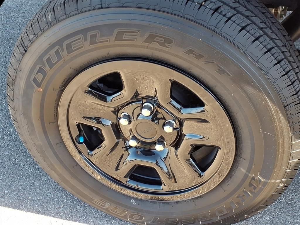 Used 2025 Jeep Gladiator Sport image 11