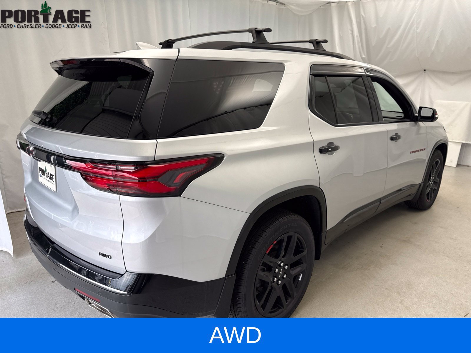 Used 2022 Chevrolet Traverse Premier w/ Redline Edition AWD/4WD image 2