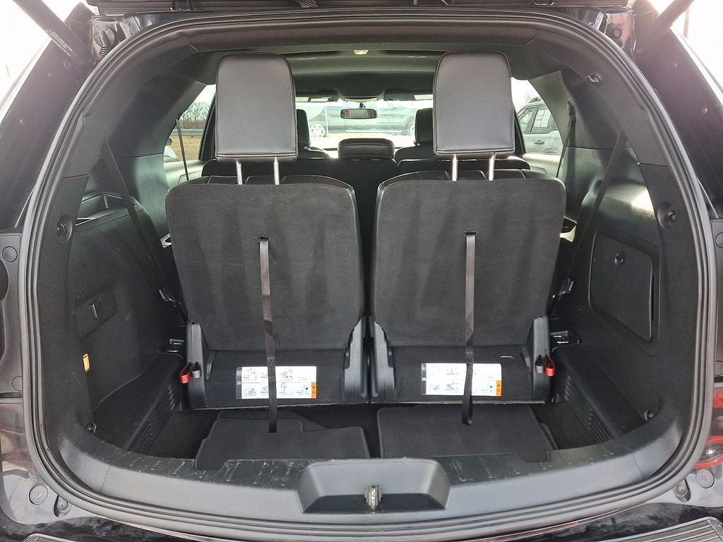 Certified 2018 Ford Explorer XLT w/ Equipment Group 202A image 29