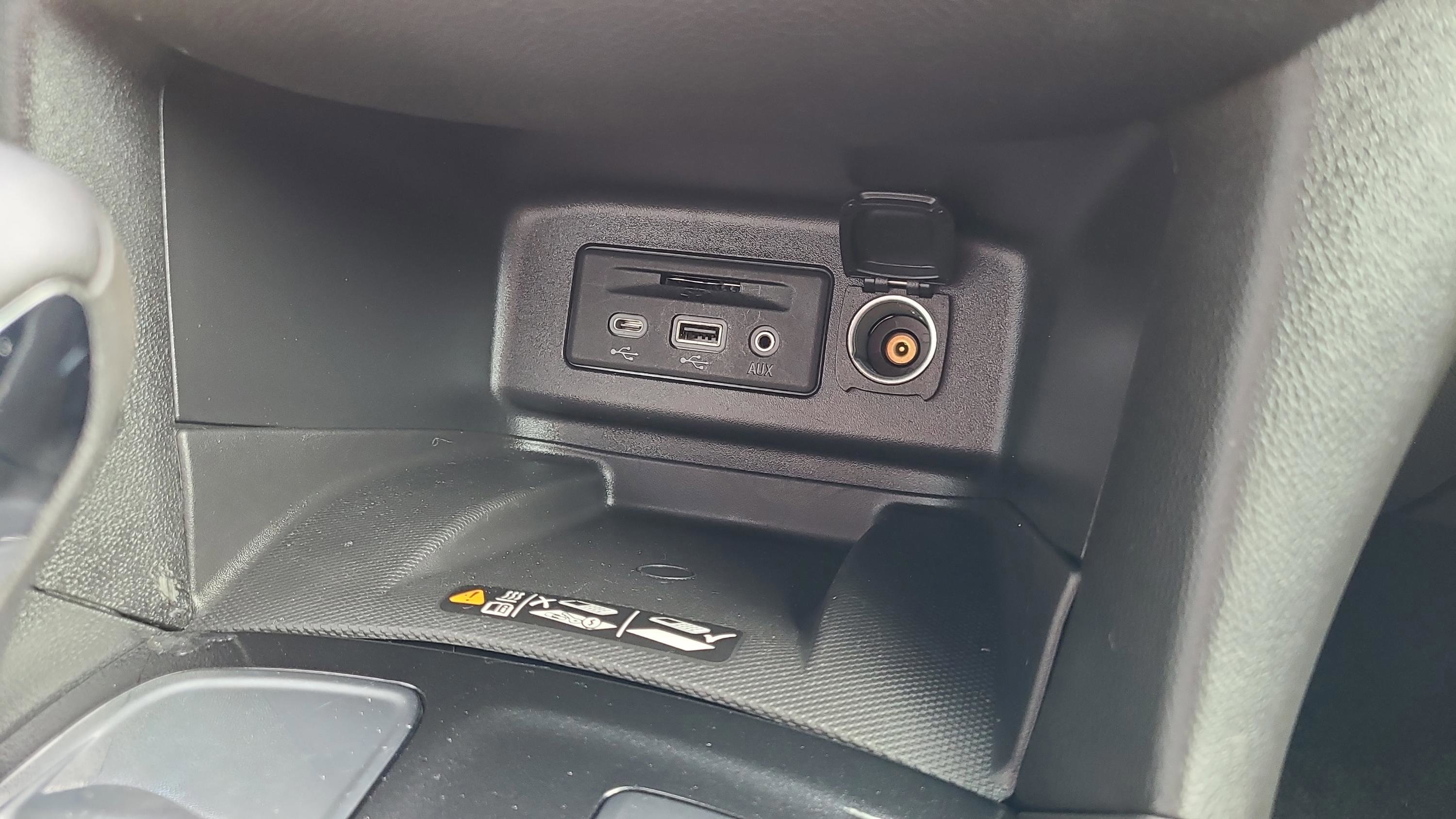 Used 2022 Chevrolet Equinox Premier w/ Redline Edition image 23