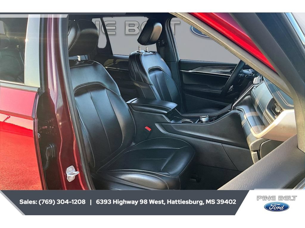 Used 2025 Jeep Grand Cherokee Limited w/ Black Appearance Package AWD/4WD image 7