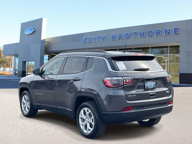 Used 2024 Jeep Compass Latitude AWD/4WD image 4