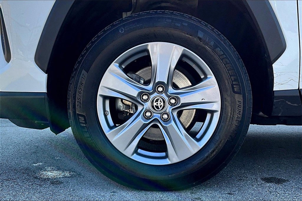 Used 2024 Toyota RAV4 LE image 9