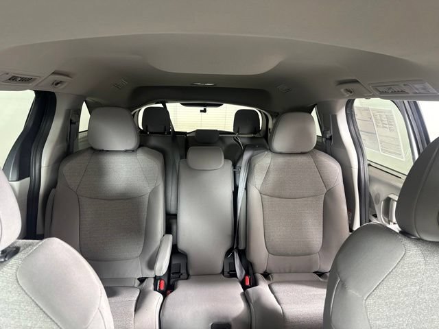 Used 2024 Toyota Sienna LE AWD/4WD image 14