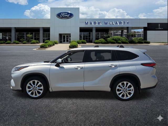 Used 2023 Toyota Highlander Limited FWD image 2