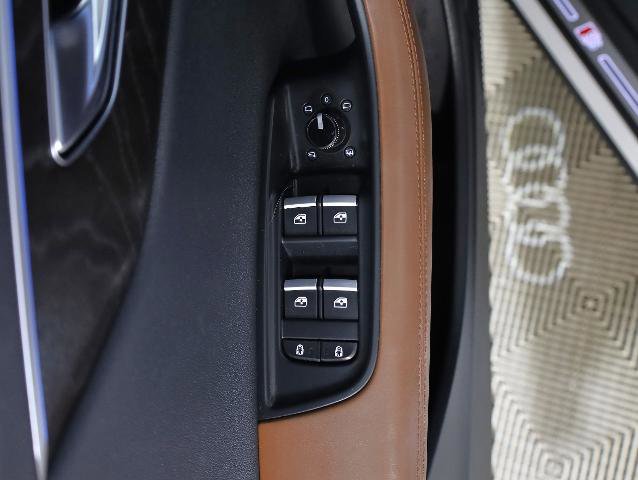 Used 2022 Audi Q8 Prestige w/ Prestige Package image 19