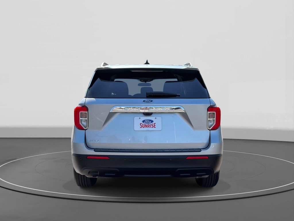 Certified 2024 Ford Explorer XLT RWD image 7