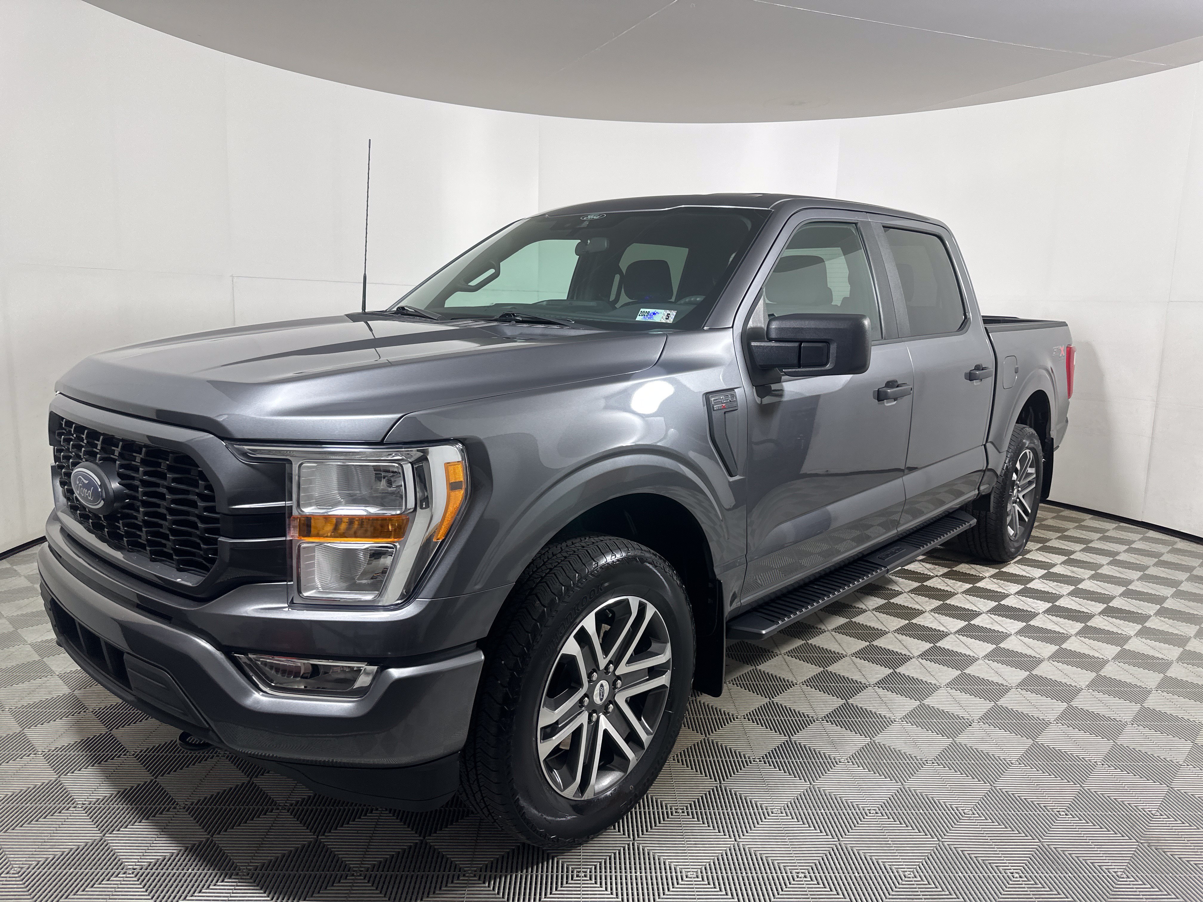 Certified 2022 Ford F150 XL w/ STX Appearance Package AWD/4WD image 3