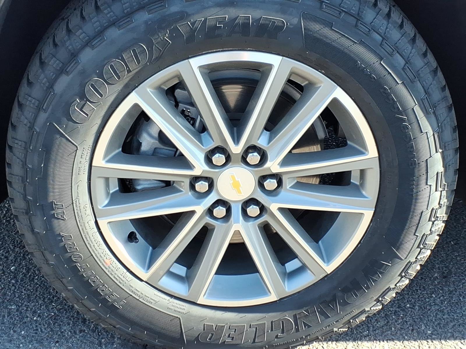 Used 2023 Chevrolet Traverse LT FWD image 9