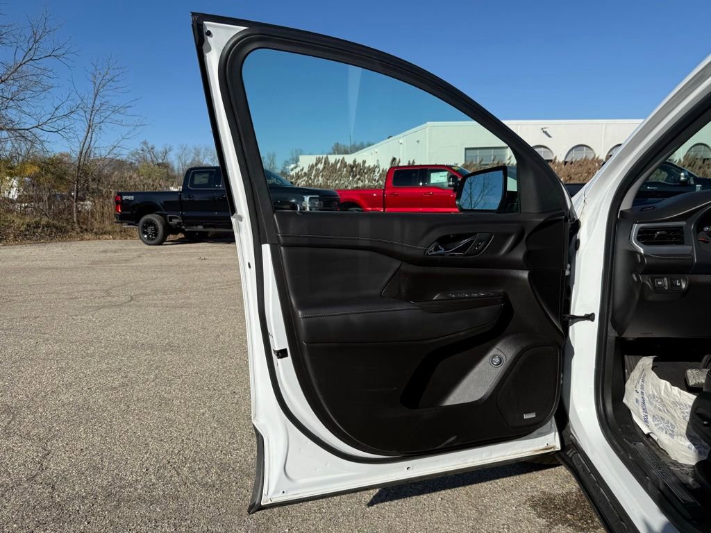 Used 2023 GMC Acadia SLT image 29