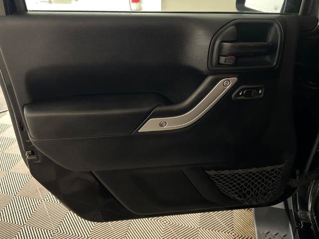 Used 2018 Jeep Wrangler Unlimited Sahara w/ Connectivity Group AWD/4WD image 16
