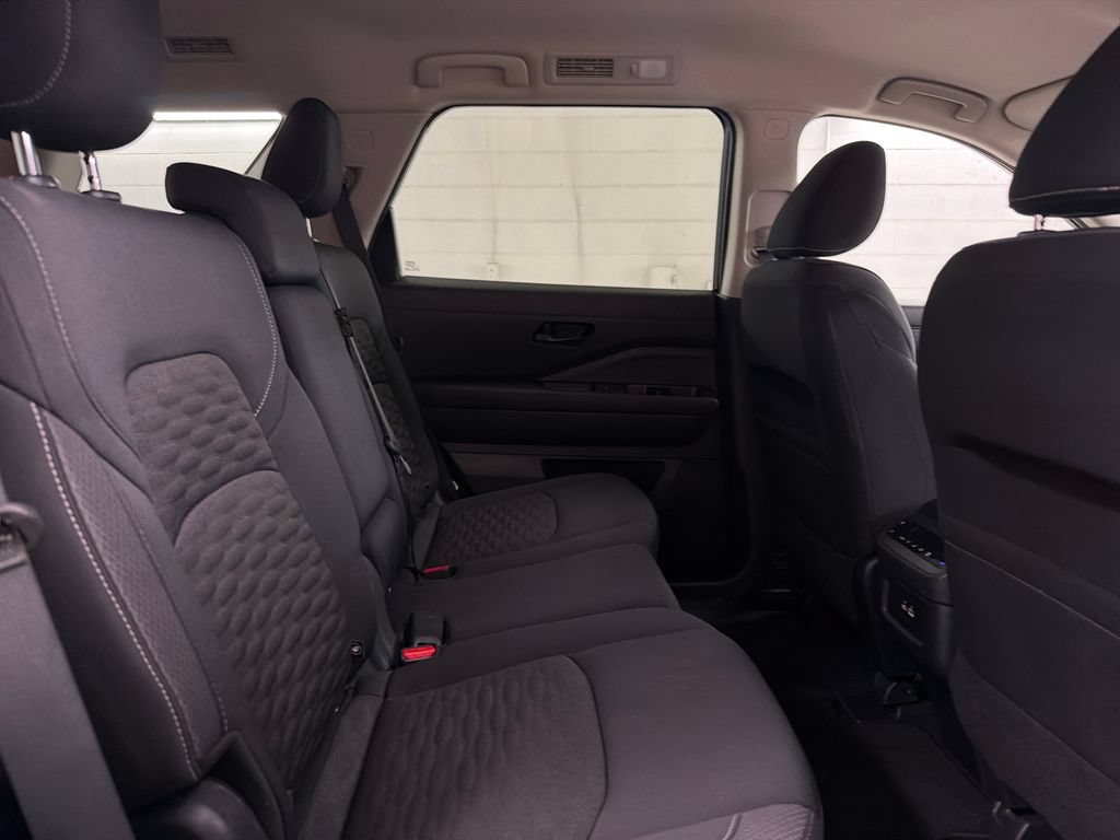 Used 2025 Nissan Pathfinder SV FWD image 29