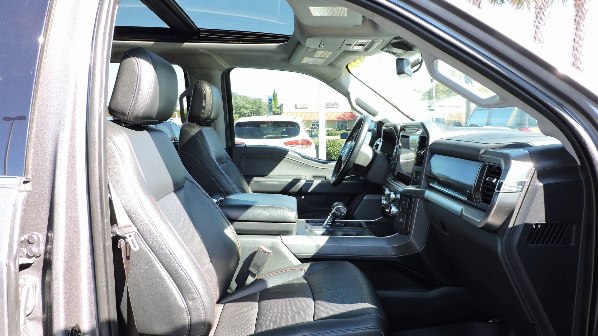 Certified 2022 Ford F150 Lariat w/ Equipment Group 502A High image 9