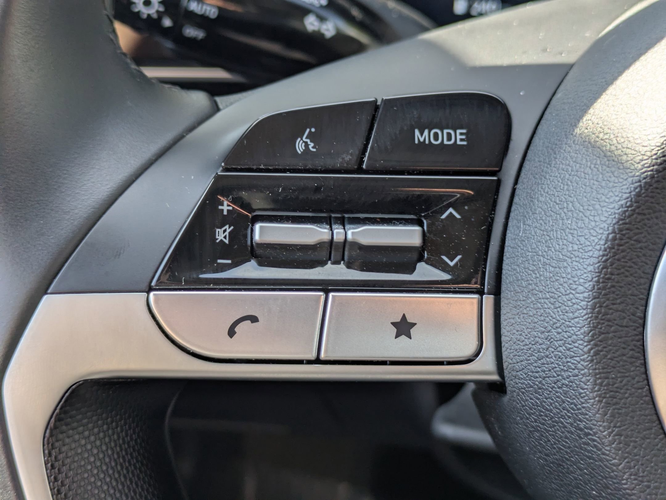 Used 2024 Hyundai Elantra Limited image 16