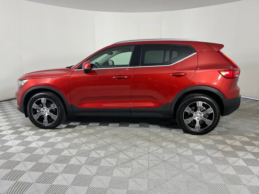 Used 2022 Volvo XC40 T5 Inscription image 2