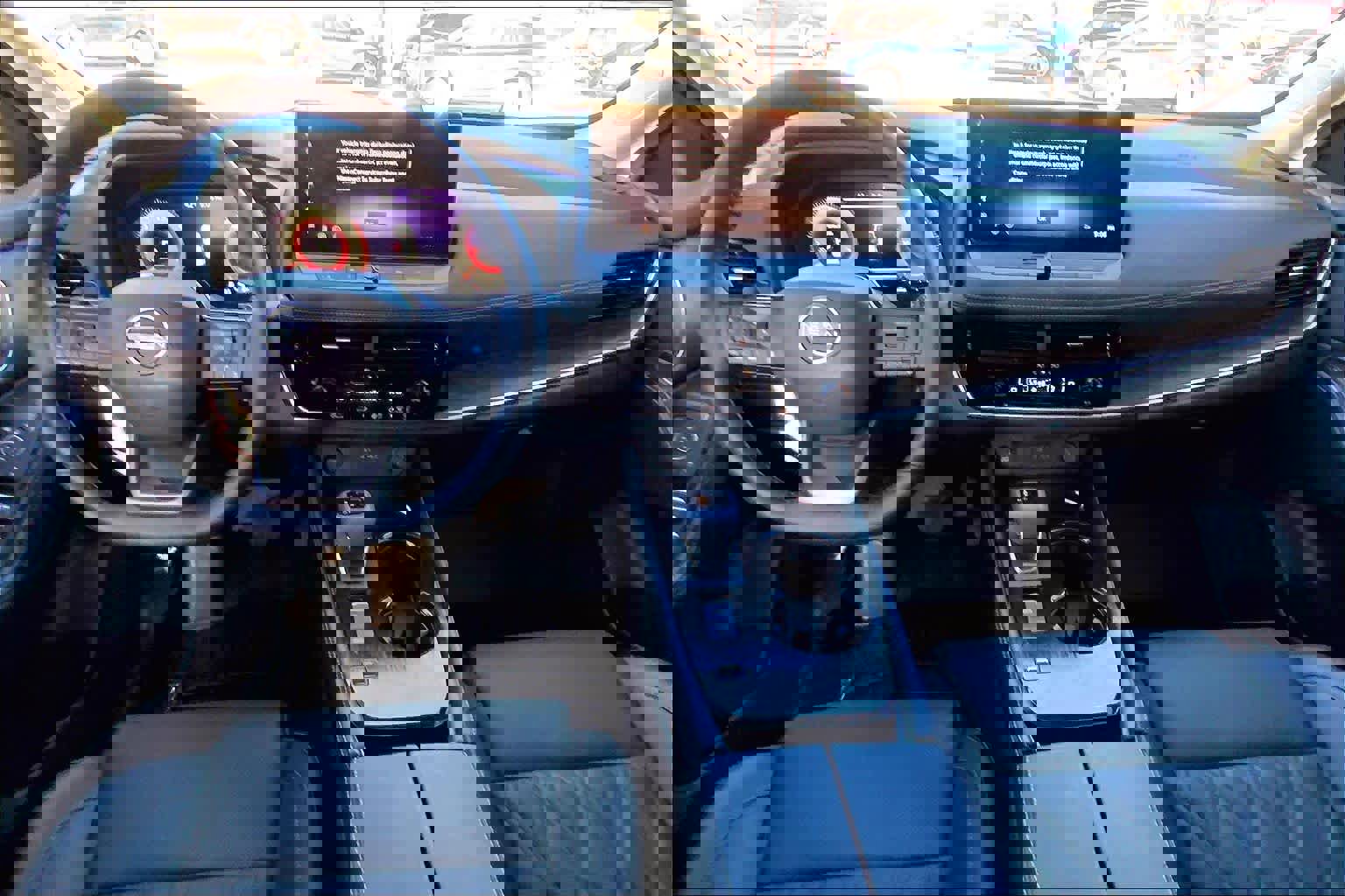 Used 2025 Nissan Rogue Platinum w/ Platinum Premium Package image 15