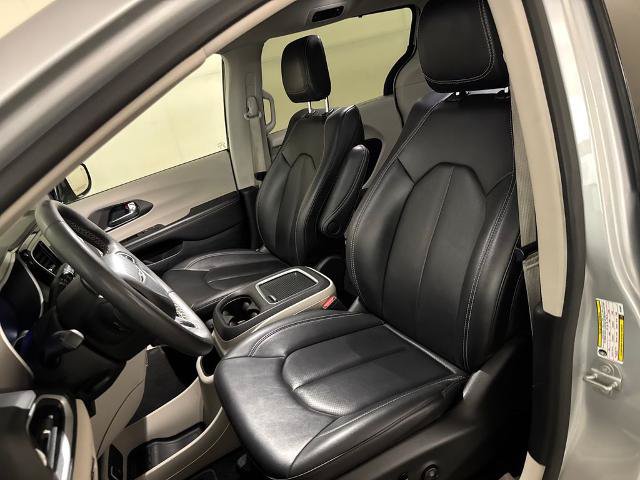 Used 2024 Chrysler Pacifica Touring-L FWD image 17
