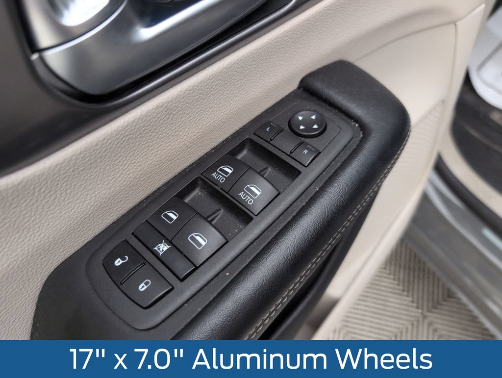 Used 2022 Chrysler Pacifica Touring-L FWD image 32