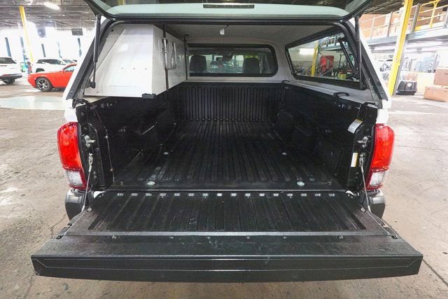 Used 2019 Toyota Tacoma SR image 6