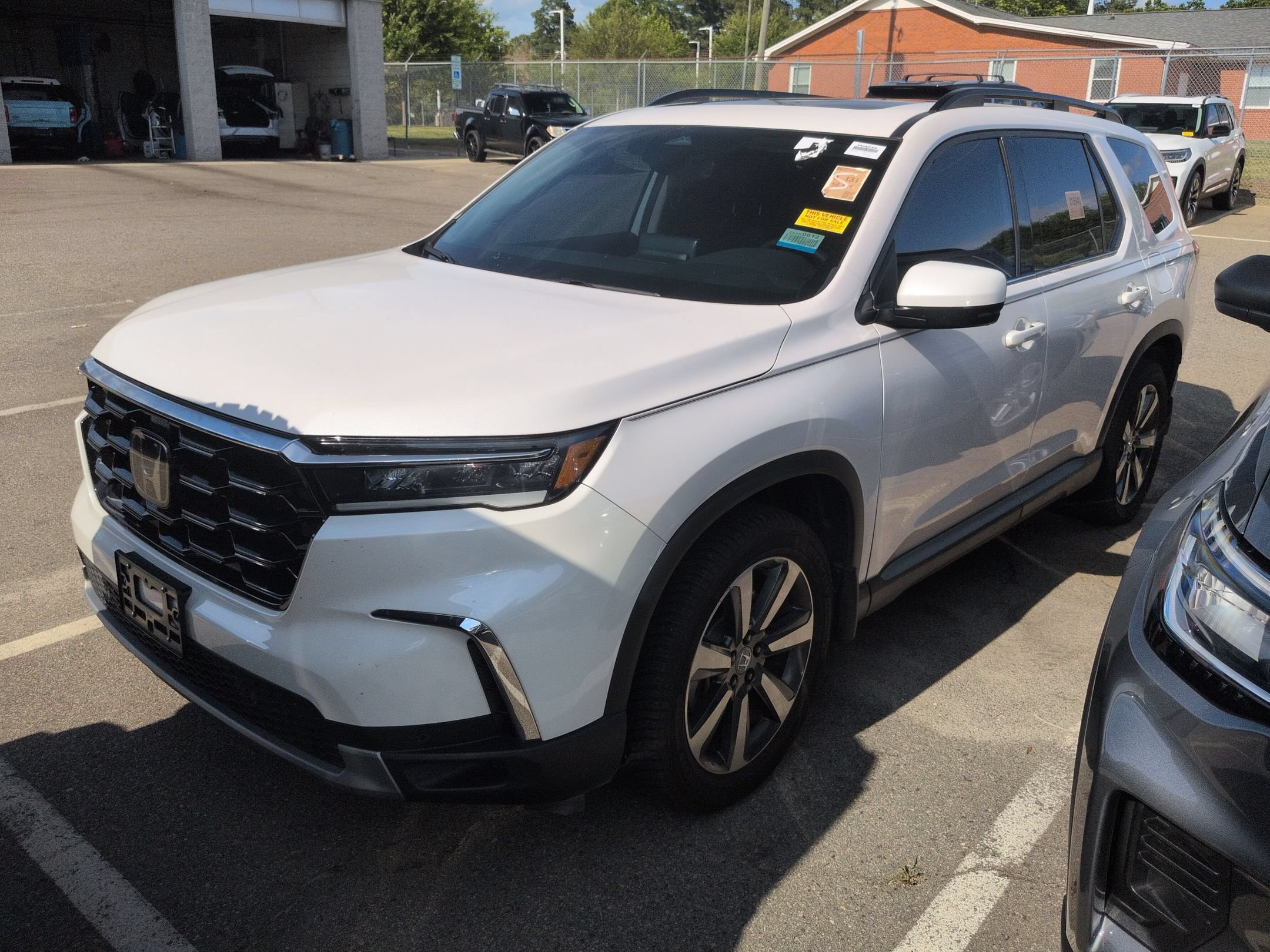 Used 2024 Honda Pilot Touring image 2