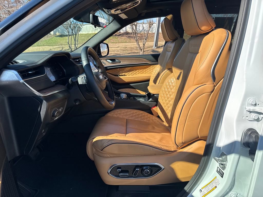 Used 2022 Jeep Grand Cherokee Summit w/ Adv Protech Group IV image 11