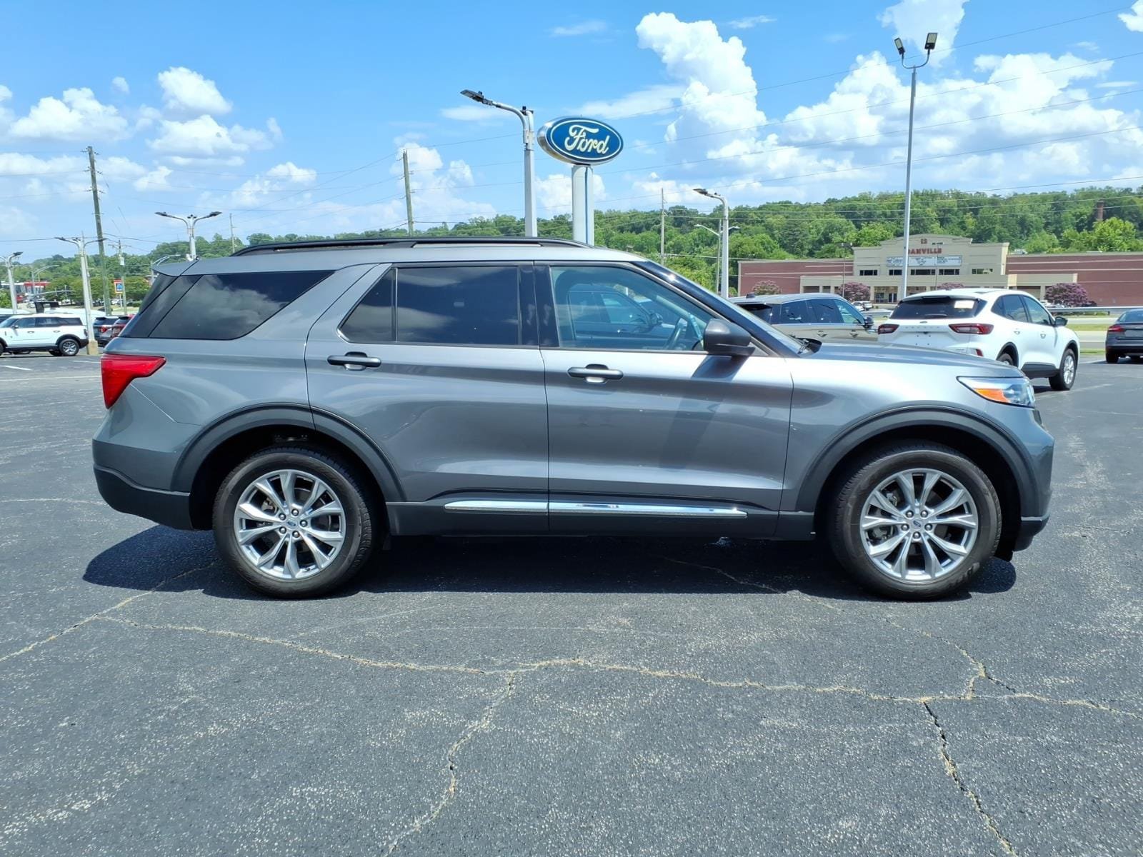 Certified 2024 Ford Explorer XLT w/ Equipment Group 202A AWD/4WD image 9