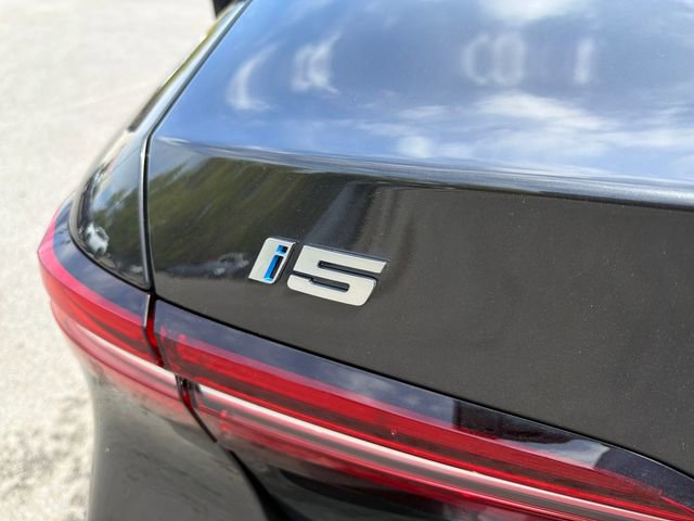 Used 2025 BMW i5 xDrive40 w/ Premium Package AWD/4WD image 30