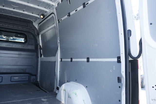 Used 2024 Mercedes-Benz Sprinter 2500 image 35