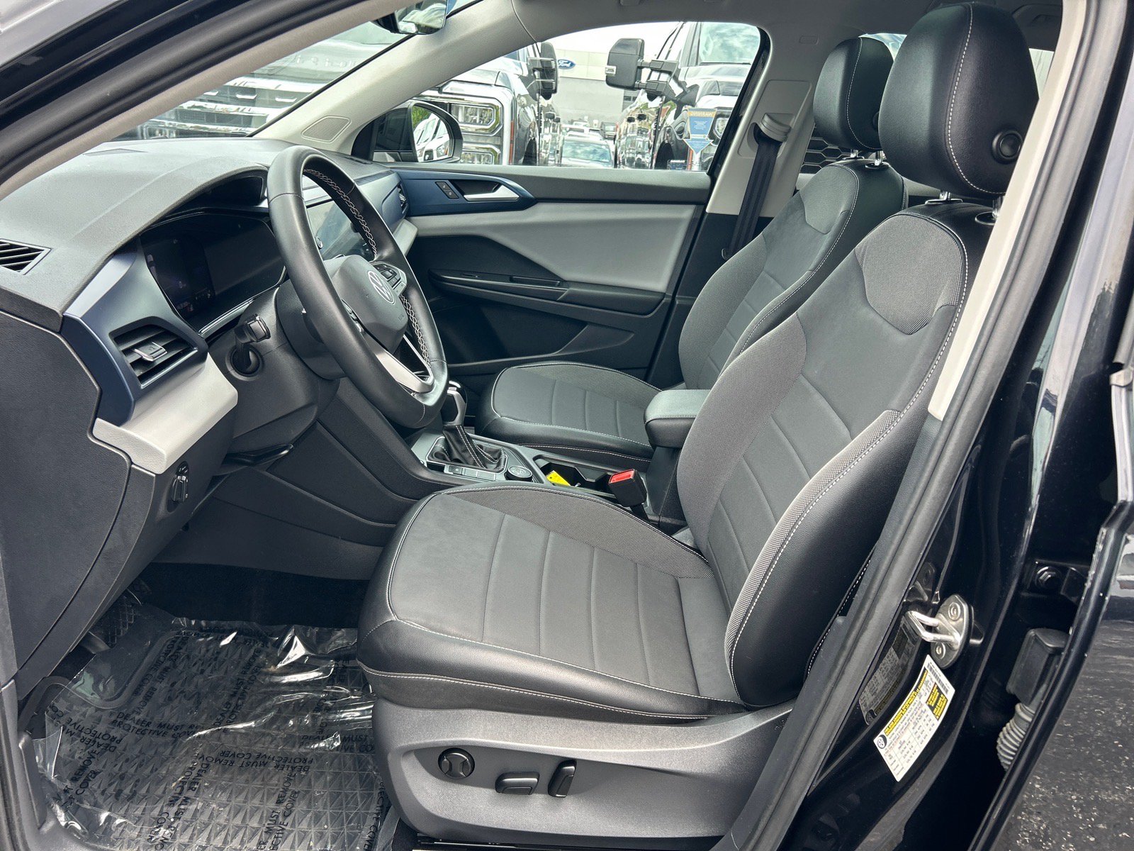 Used 2022 Volkswagen Taos SE w/ Panoramic Sunroof Package AWD/4WD image 9