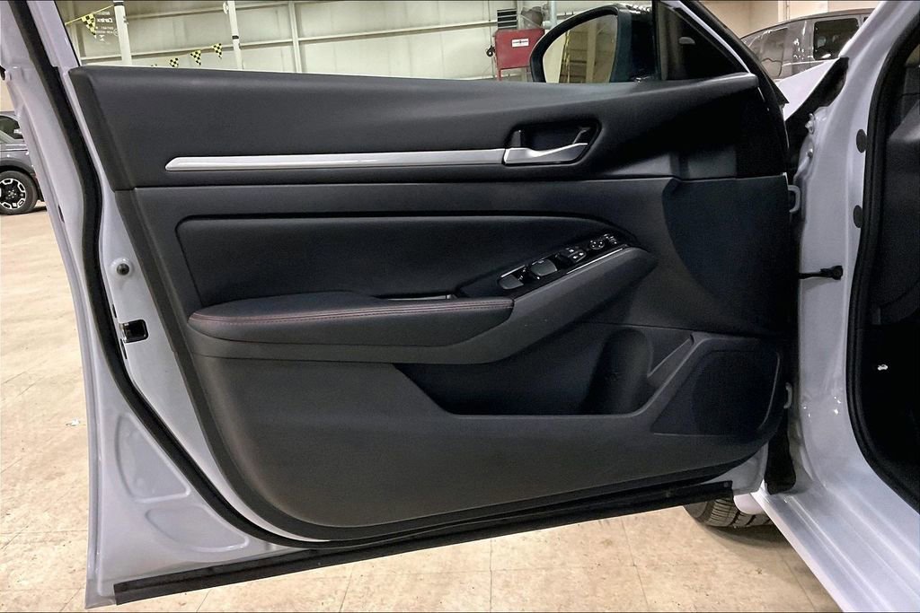 Used 2025 Nissan Altima 2.5 SR image 21