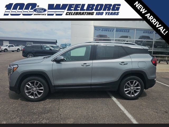 Used 2024 GMC Terrain SLT AWD/4WD image 2