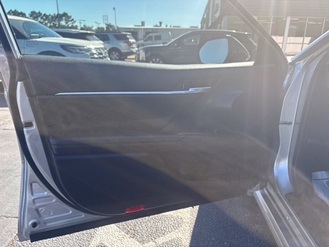 Used 2024 Toyota Camry SE FWD image 13