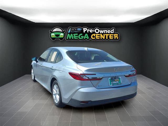 Used 2025 Toyota Camry LE FWD image 4