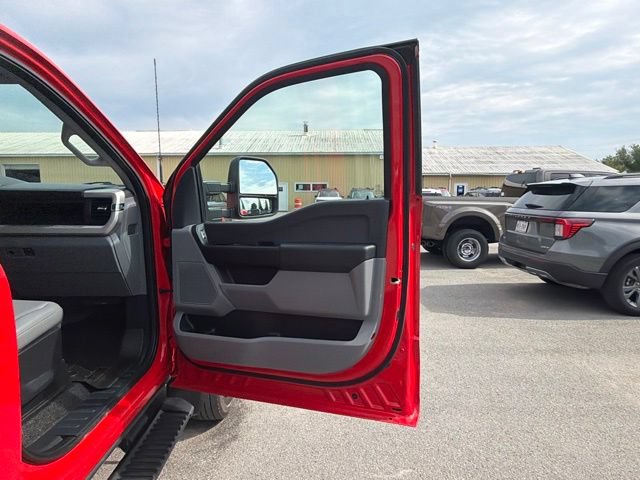 Certified 2024 Ford F550 4x4 Regular Cab Super Duty image 33