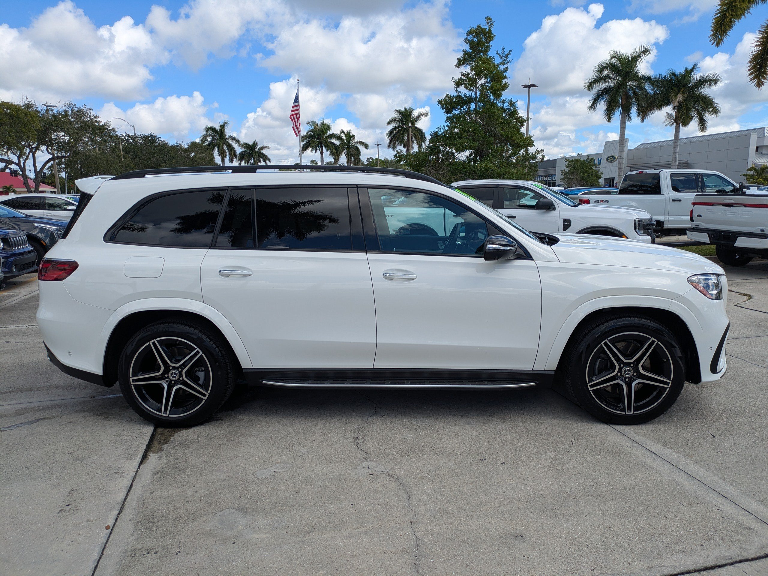 Used 2025 Mercedes-Benz GLS 450 4MATIC image 3