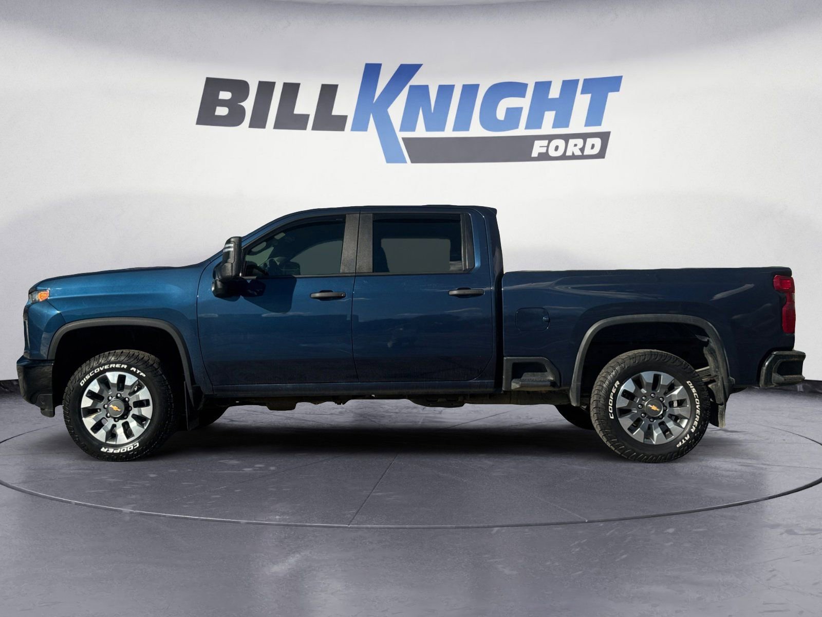 Used 2023 Chevrolet Silverado 2500 Custom w/ Custom Convenience Package image 2