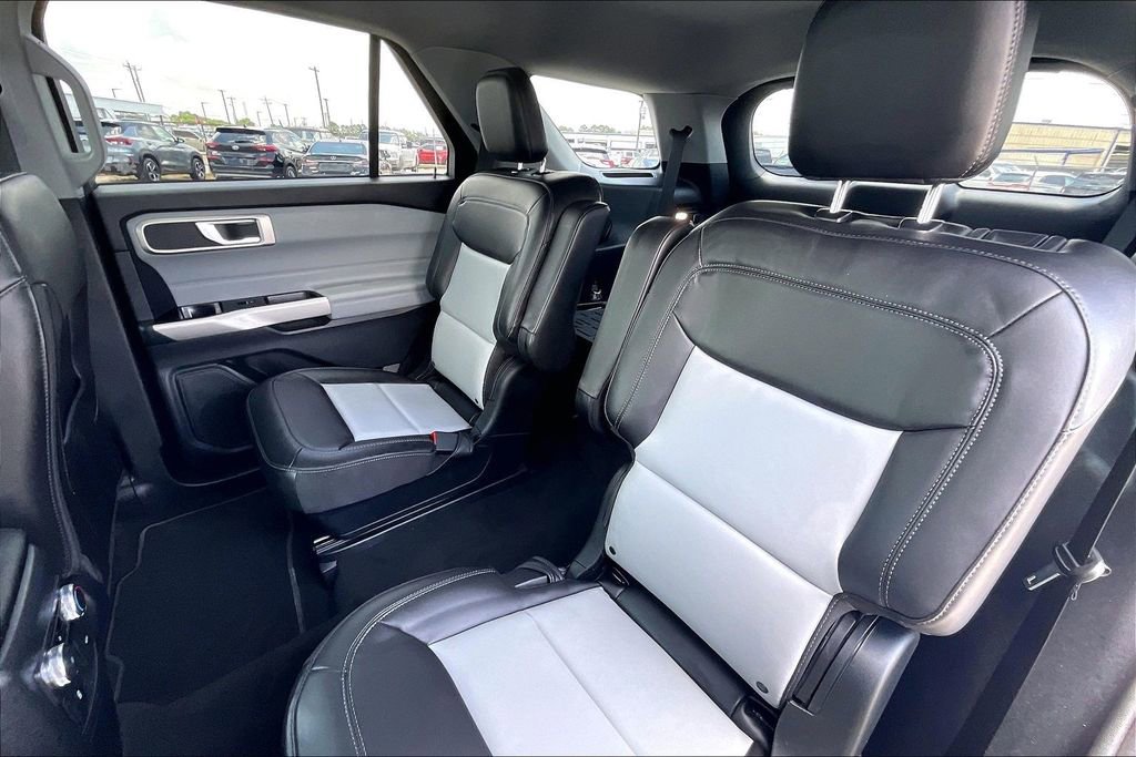 Certified 2023 Ford Explorer XLT w/ Equipment Group 202A RWD image 19
