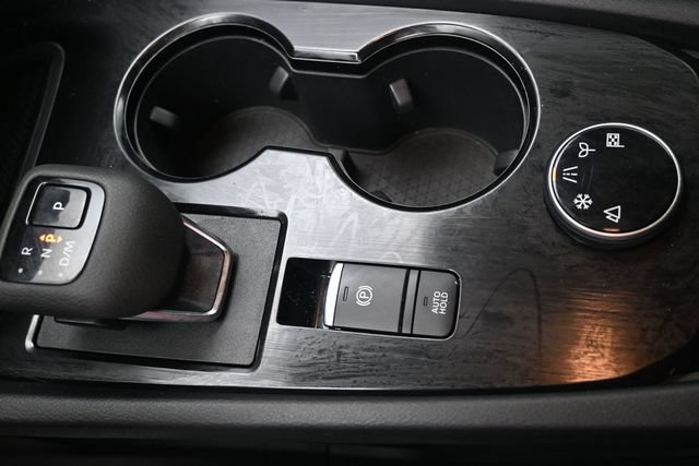 Used 2025 Nissan Rogue S AWD/4WD image 13