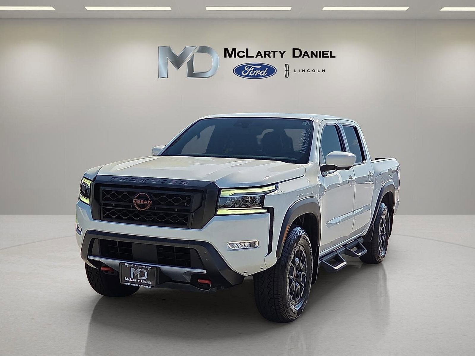 Used 2022 Nissan Frontier PRO-4X w/ Pro-4X Premium Package AWD/4WD image 2