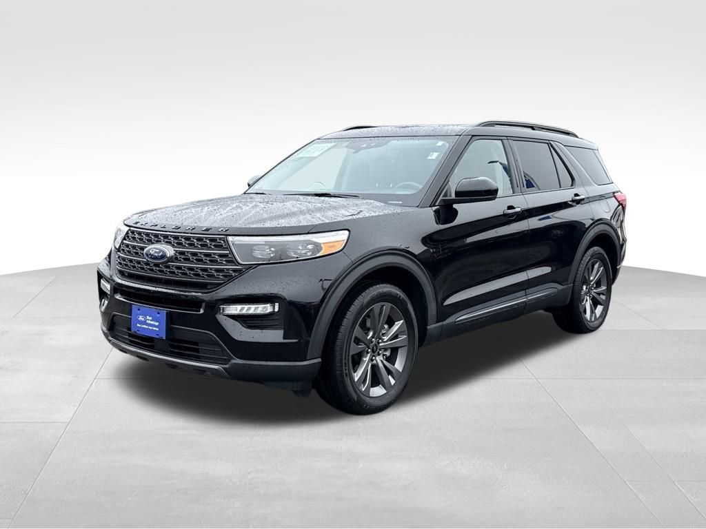 Certified 2022 Ford Explorer XLT w/ Equipment Group 202A image 5