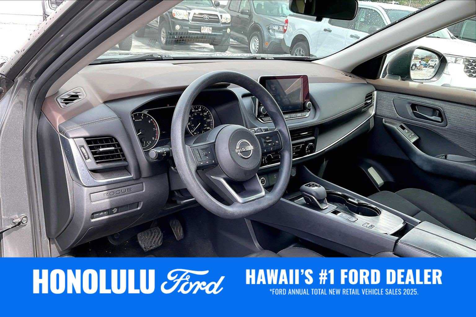 Used 2023 Nissan Rogue S FWD image 2