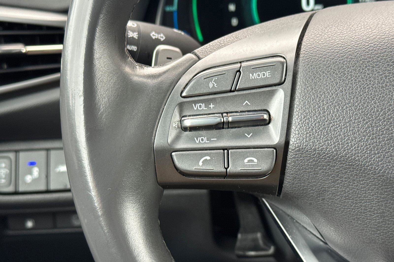 Used 2020 Hyundai Ioniq SE image 26