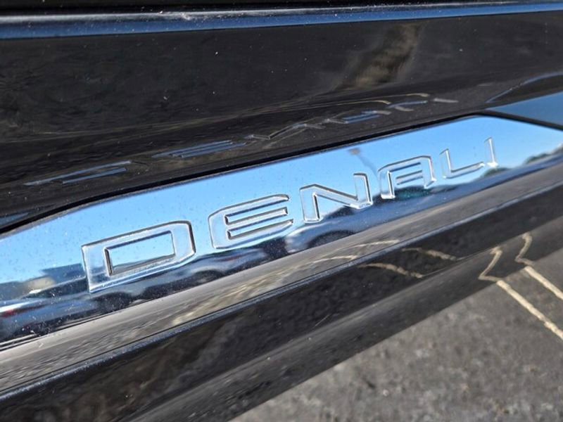 Used 2023 GMC Terrain Denali w/ Denali Premium Package image 10