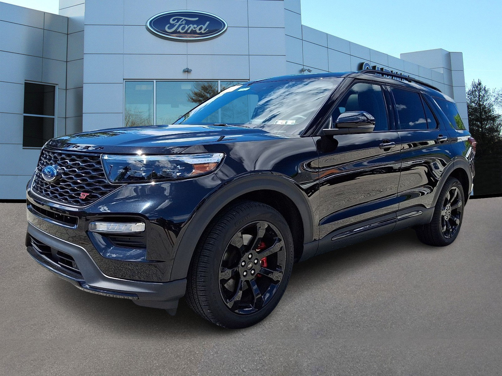 Certified 2024 Ford Explorer ST w/ Equipment Group 401A AWD/4WD image 4