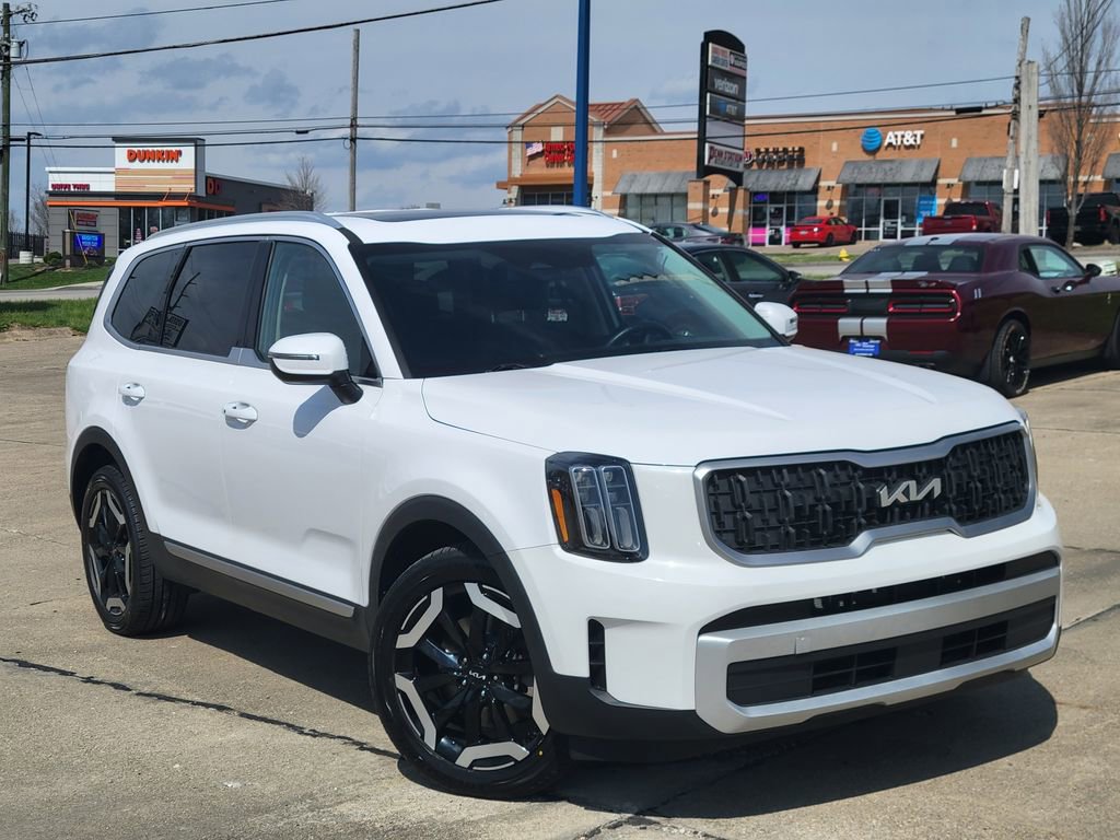 Used 2024 Kia Telluride EX w/ EX Captain's Chair Package AWD/4WD image 32
