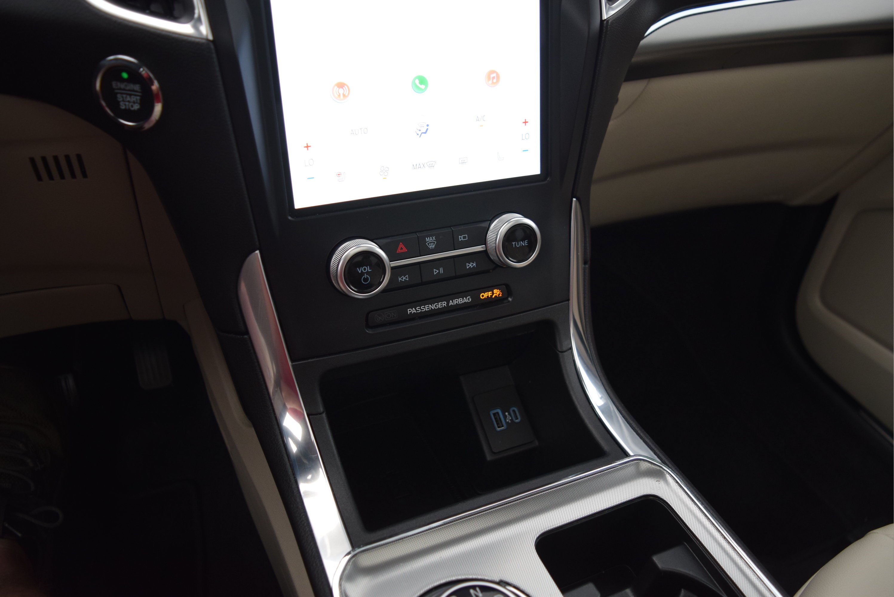 Certified 2024 Ford Edge Titanium AWD/4WD image 17